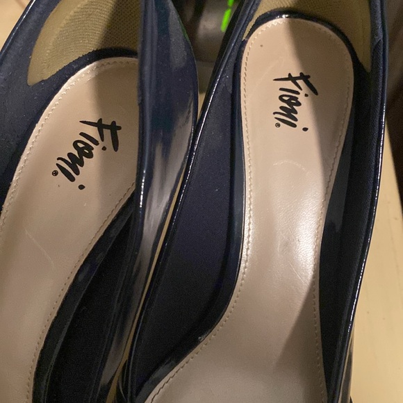 Wore once - Picture 2 of 7